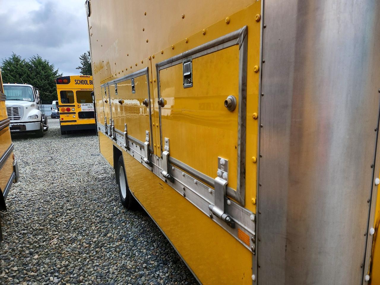 2011 GMC Savana BOX Truck