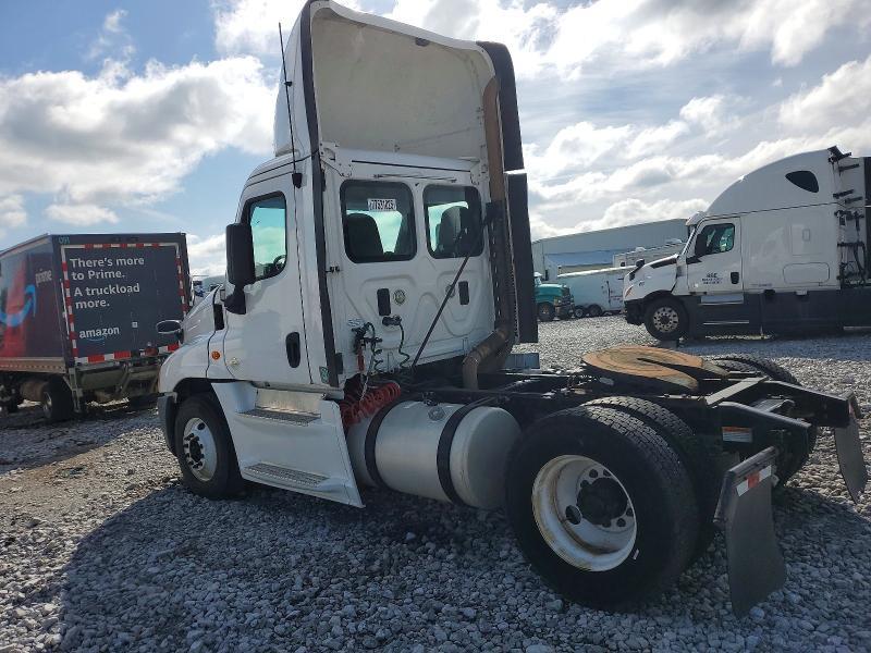 2014 Freightliner Cascadia Semi Truck