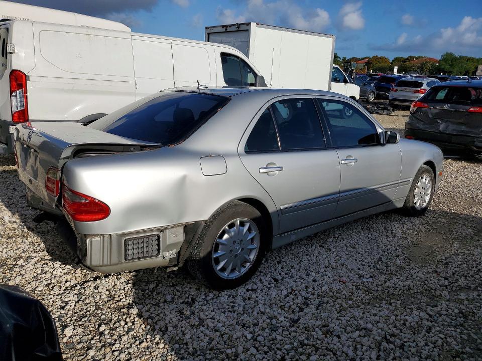2001 Mercedes-Benz E 320