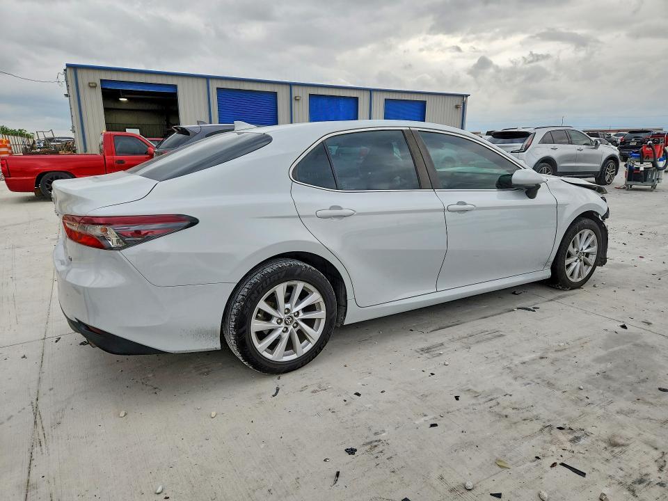 2023 Toyota Camry le