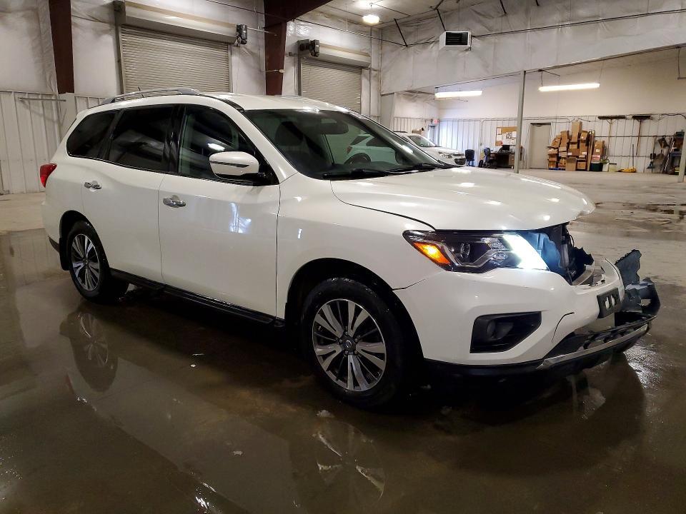 2017 Nissan Pathfinder sv