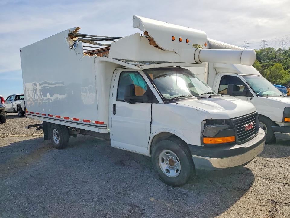 2022 GMC Savana BOX Truck