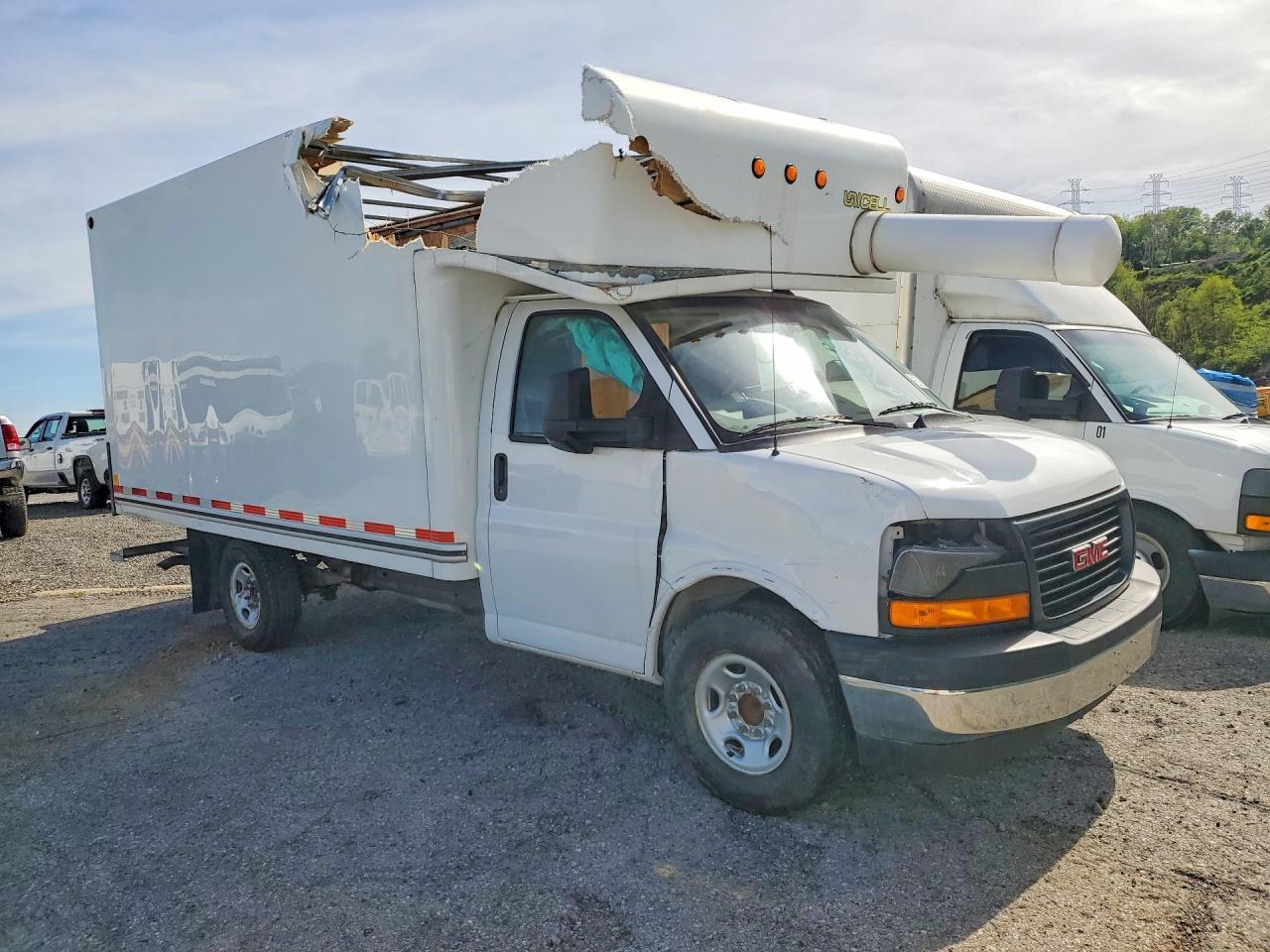 2022 GMC Savana BOX Truck