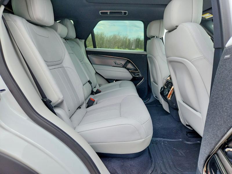 2025 Land Rover Range Rover Sport se