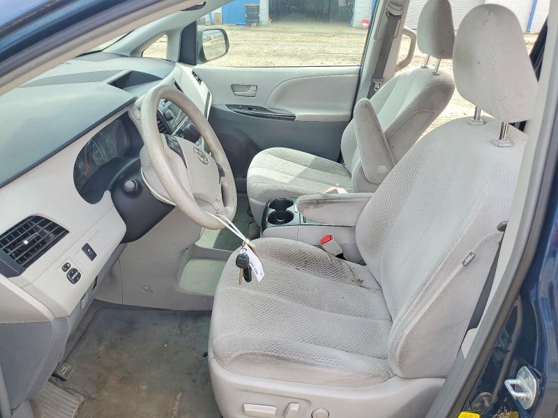 2012 Toyota Sienna le 8-passenger