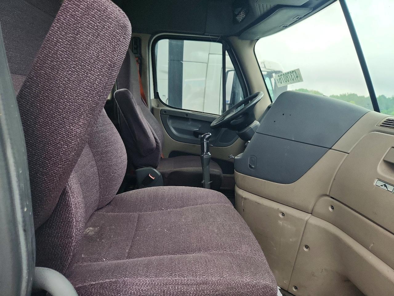 2016 Freigliner 2016 Freightliner Cascadia 125 Semi Truck