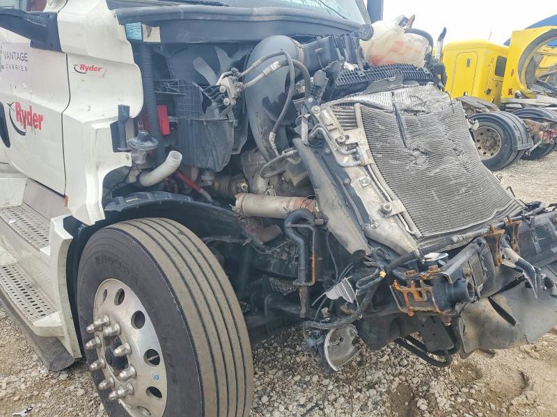 2020 Freigliner 2020 Freightliner Cascadia 126 Semi Truck