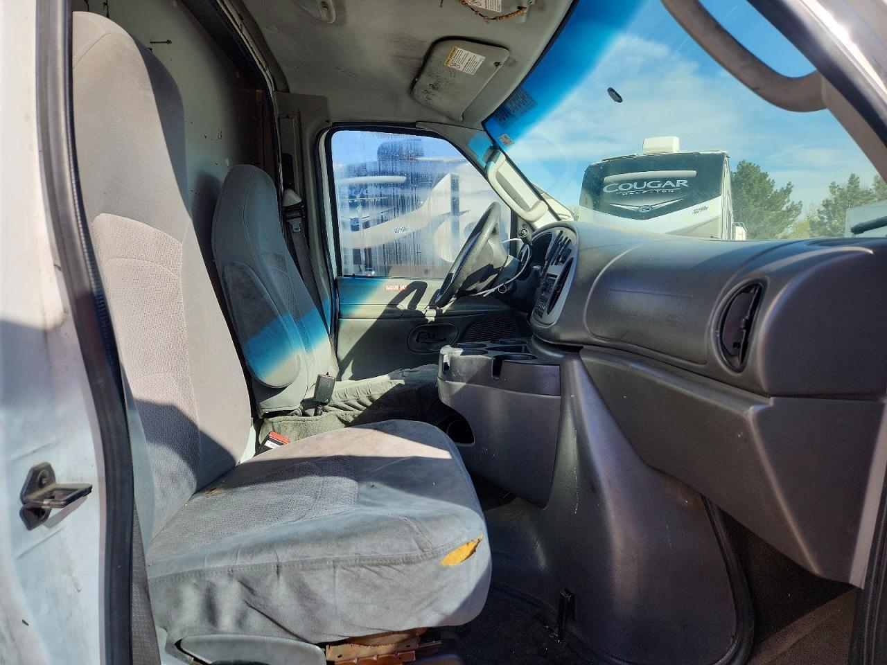 2006 Ford E350 BOX Truck