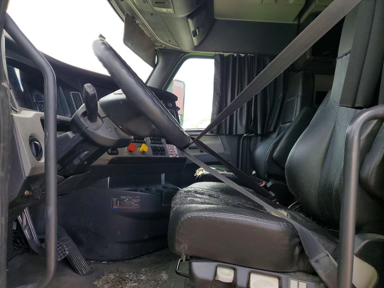 2019 Freigliner 2019 Freightliner Cascadia 126 Semi Truck