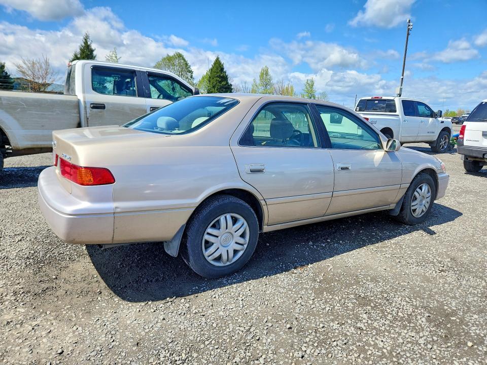 2000 Toyota Camry le