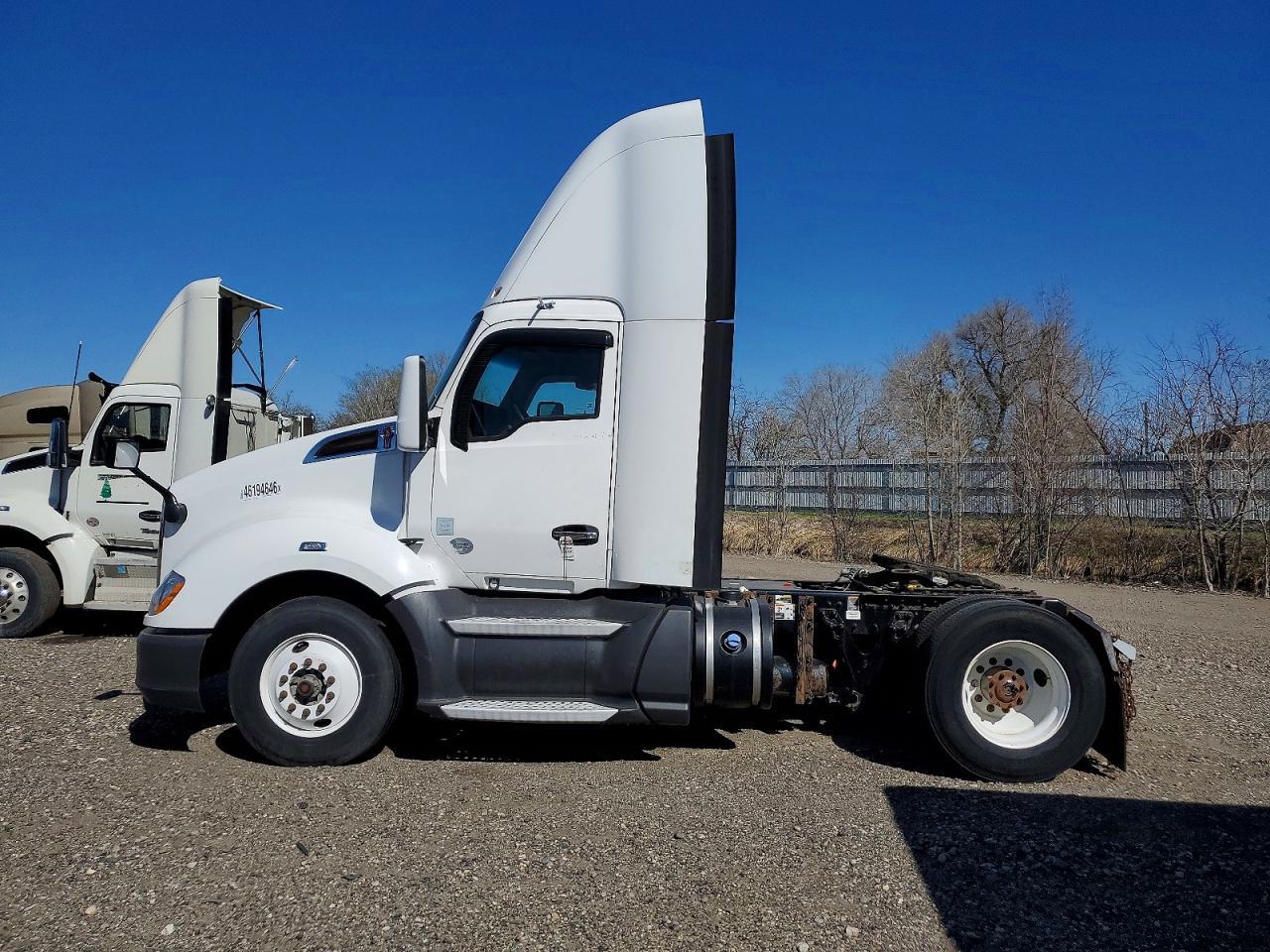 2016 Kenworth T680 Semi Truck