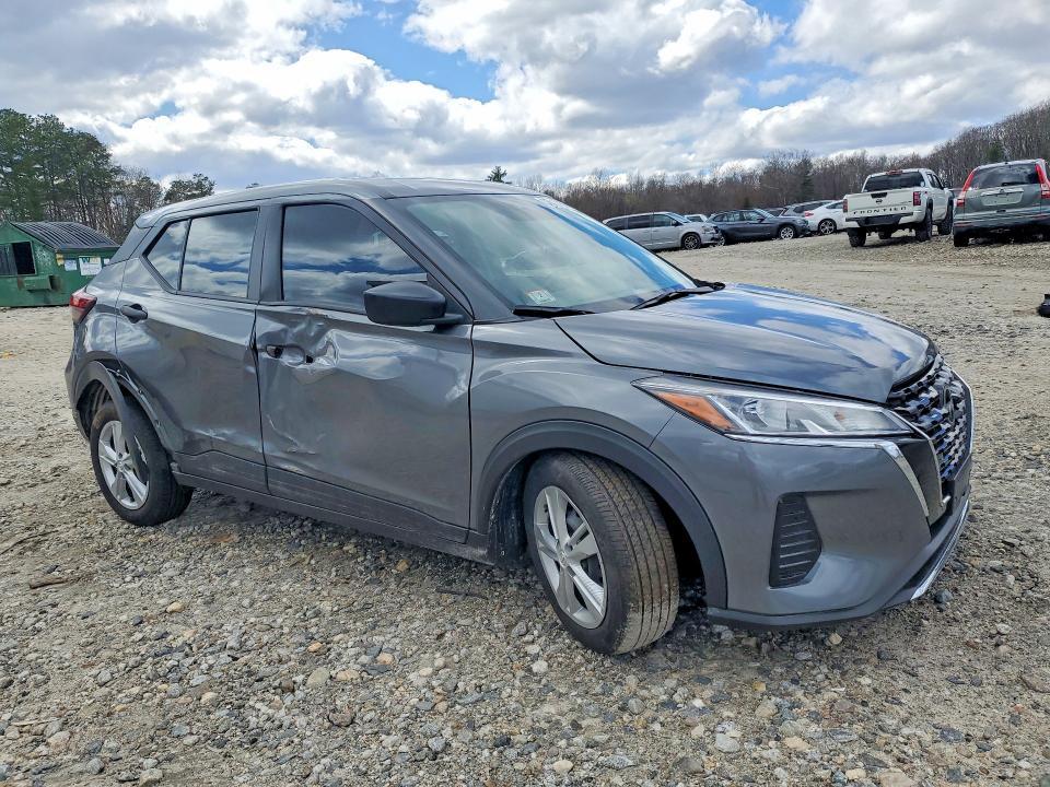 2024 Nissan Kicks s