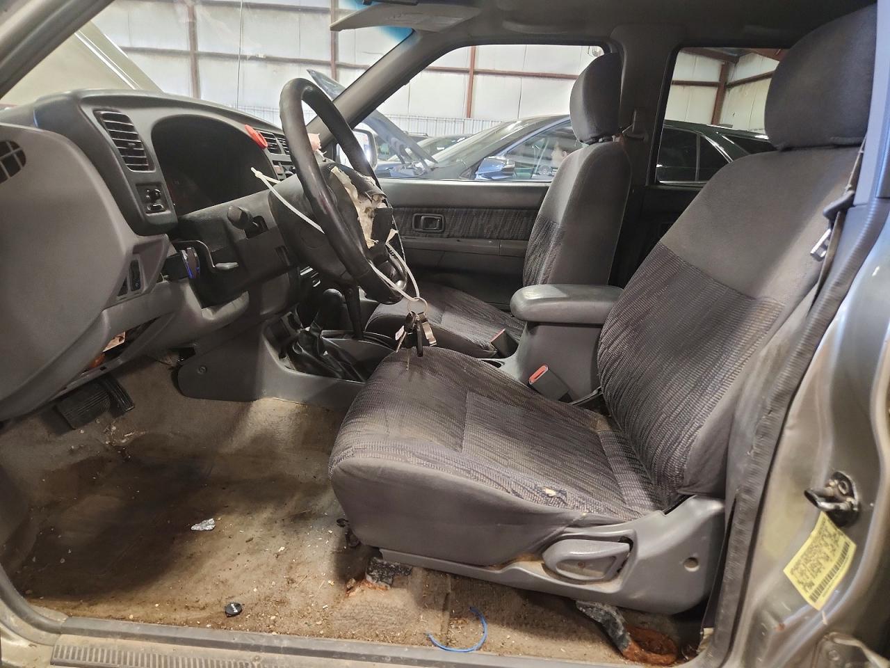 2000 Nissan Frontier XE