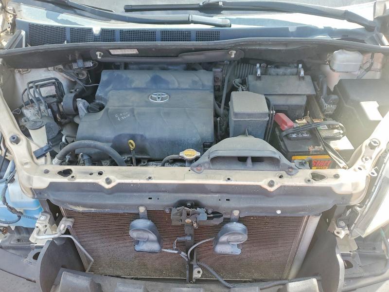 2013 Toyota Sienna le