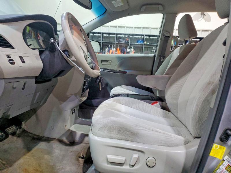 2012 Toyota Sienna le