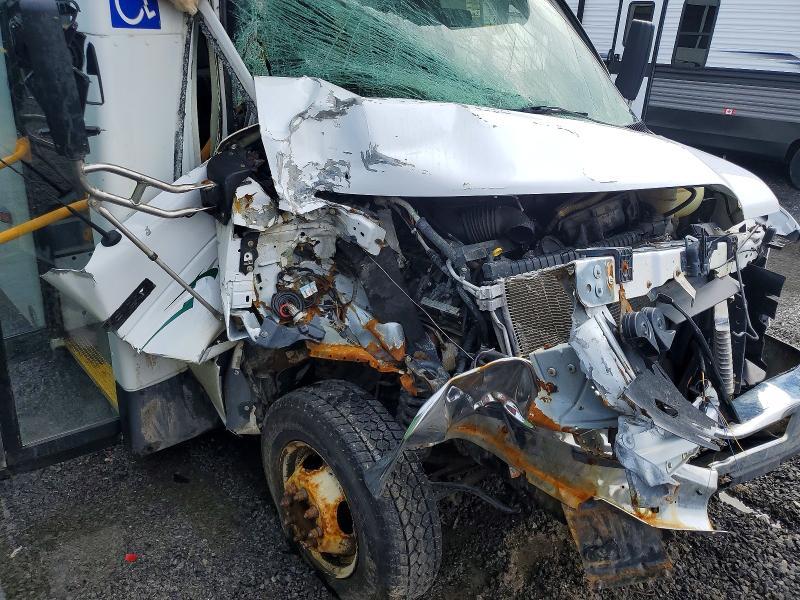2023 Ford Econoline E450 Super Duty Cutaway Van