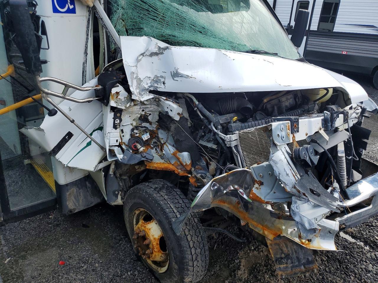 2023 Ford Econoline E450 Super Duty Cutaway Van