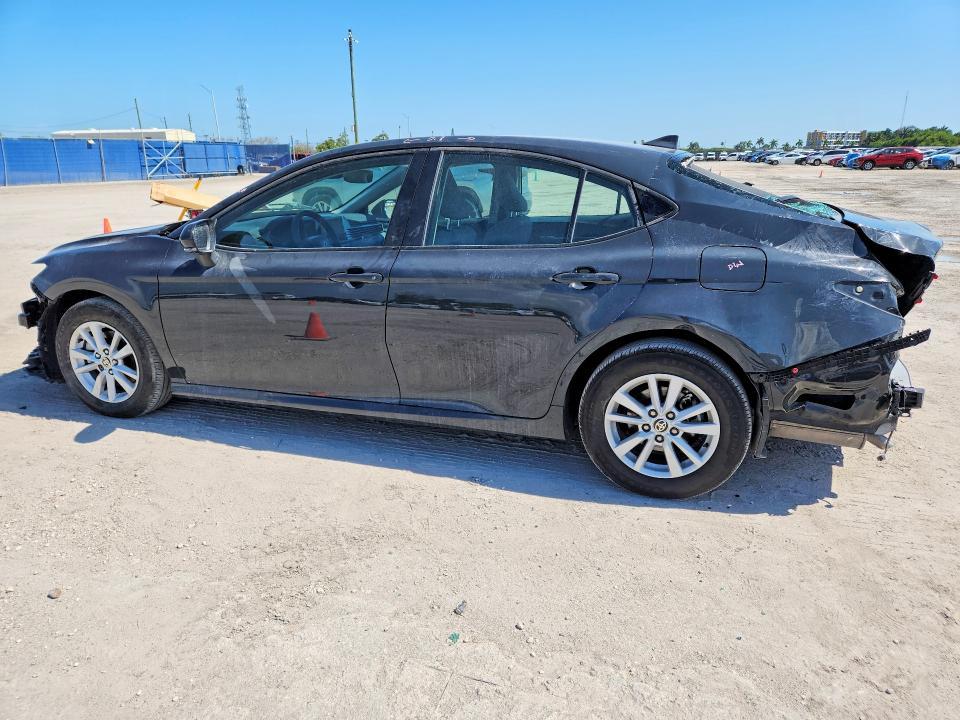 2025 Toyota Camry le