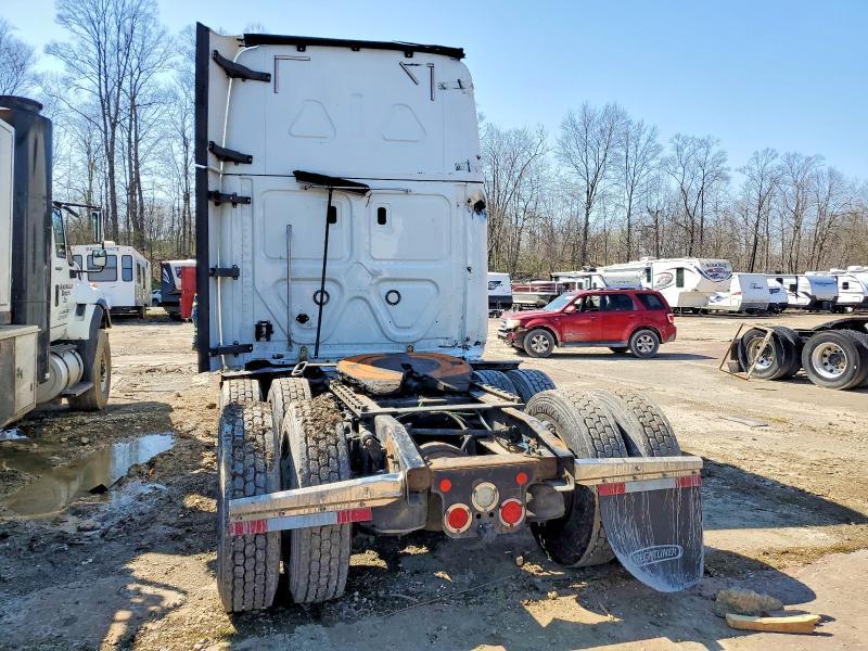 2019 Freightliner Cascadia 126 Semi Truck