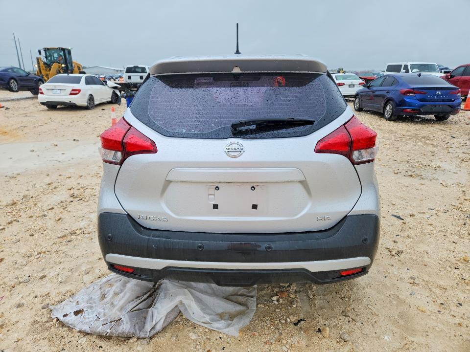 2020 Nissan Kicks sr