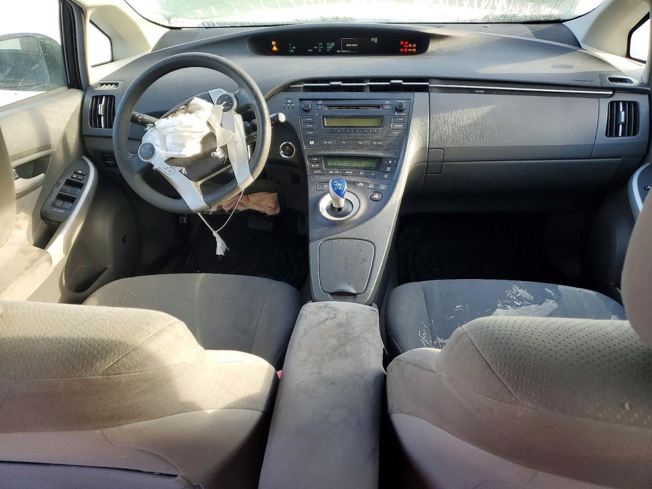 2010 Toyota Prius iii