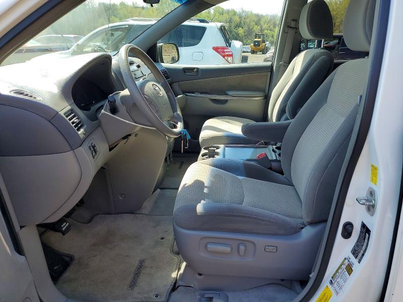 2010 Toyota Sienna le