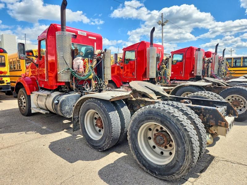 2013 Kenworth T800 Semi Truck