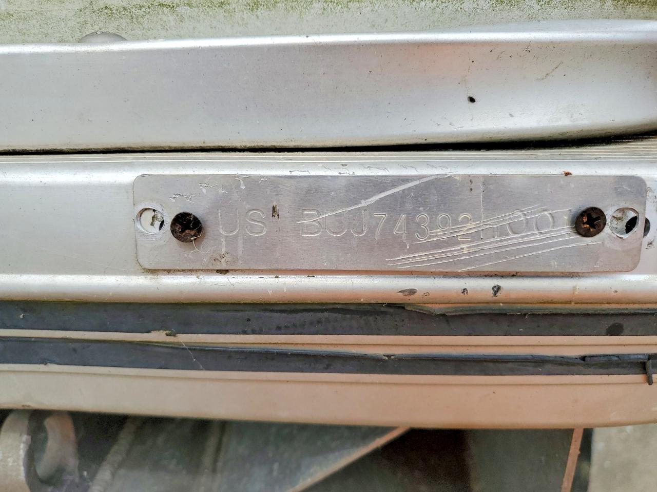 2001 Sun Tracker Boat