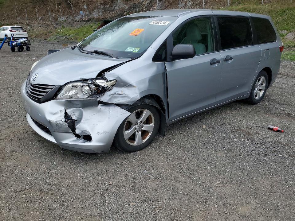 2015 Toyota Sienna l 7-passenger