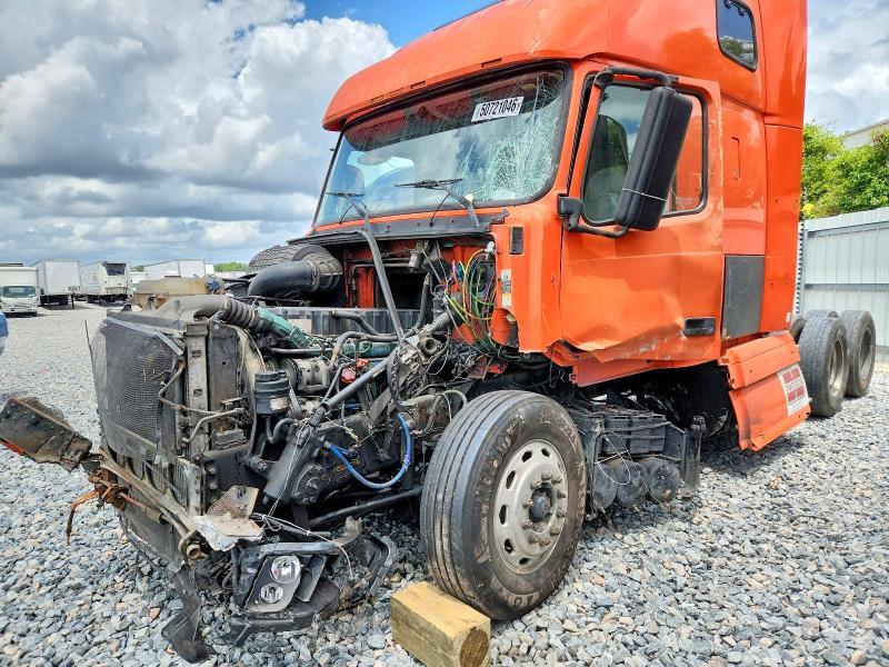 2007 Volvo VNL Semi Truck