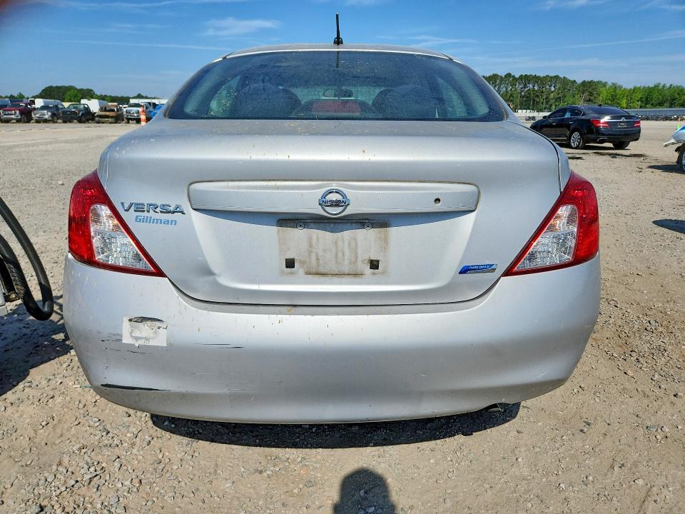 2013 Nissan Versa 1.6 s