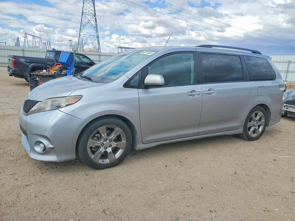 2013 Toyota Sienna Sport