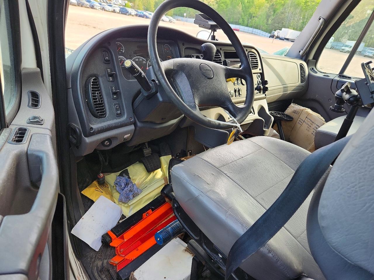 2020 Freightliner Business Class M2 BOX Truck