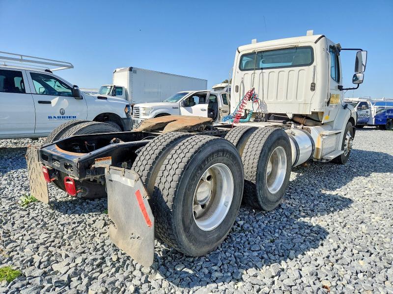 2015 Freightliner Business Class M2 Semi Truck
