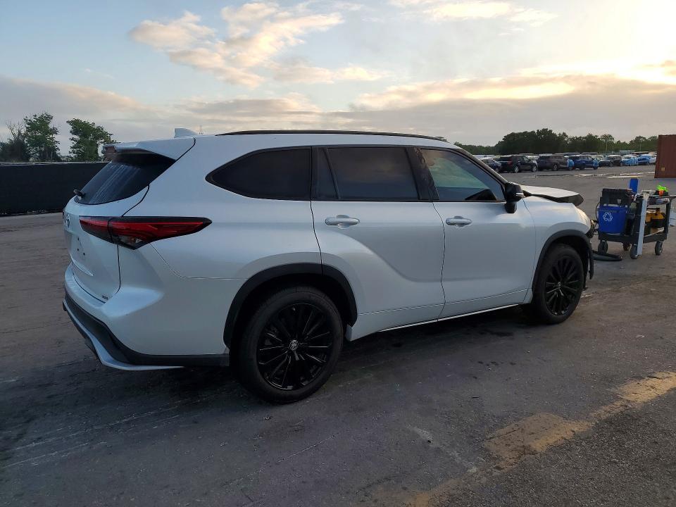 2023 Toyota Highlander xse