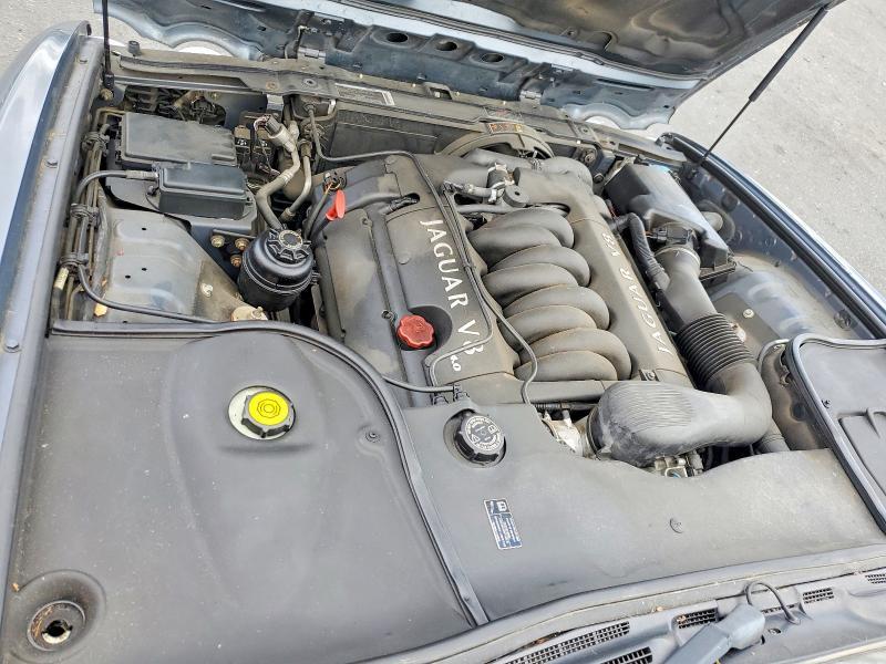 2001 Jaguar XJ8