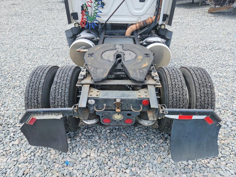 2016 Freightliner Cascadia 125 Semi Truck