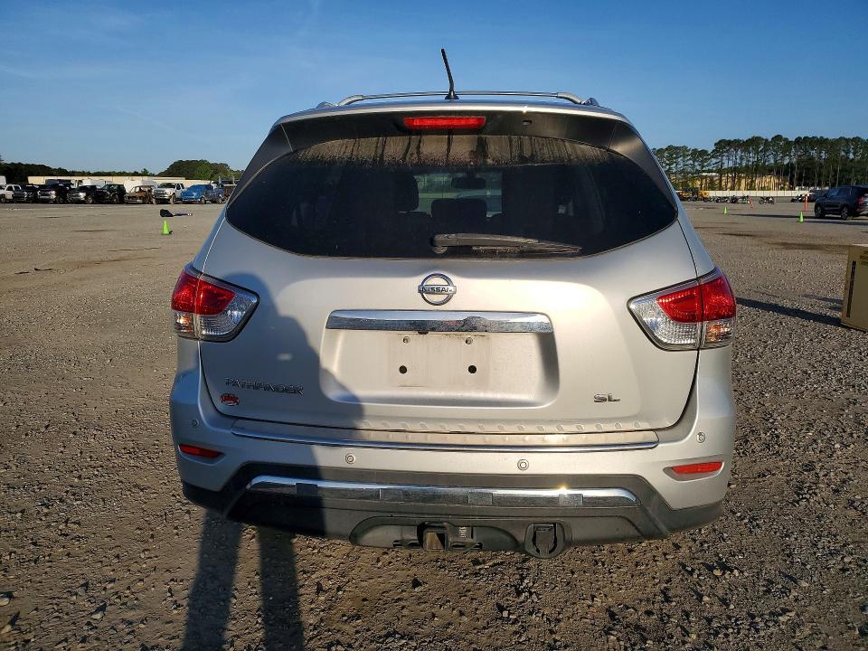 2016 Nissan Pathfinder sl
