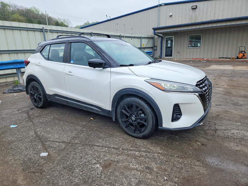 2021 Nissan Kicks sr