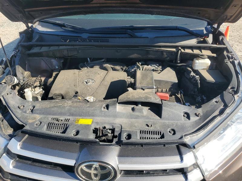 2019 Toyota Highlander le Plus