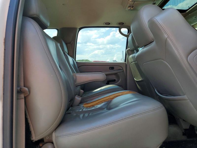 2004 Chevrolet Suburban C1500