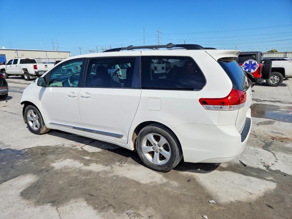 2011 Toyota Sienna le 8-passenger