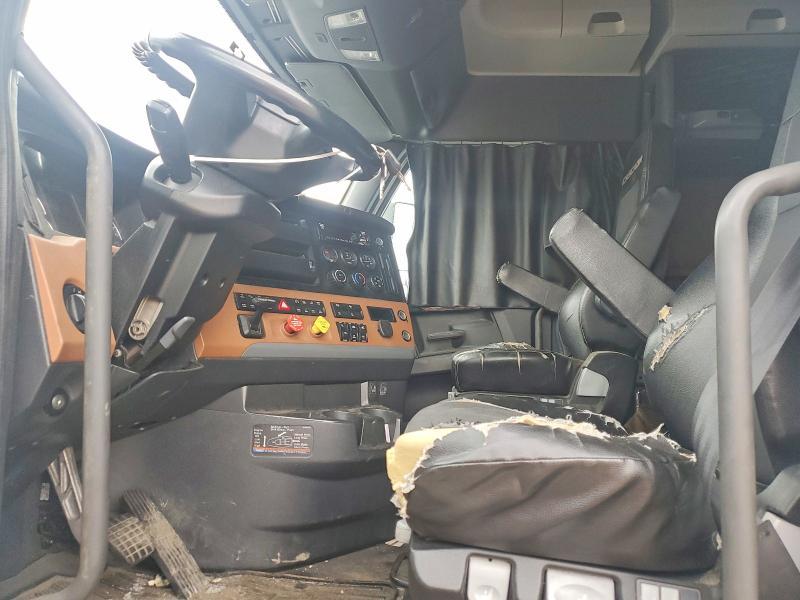 2022 Freigliner 2022 Freightliner Cascadia 126 Semi Truck