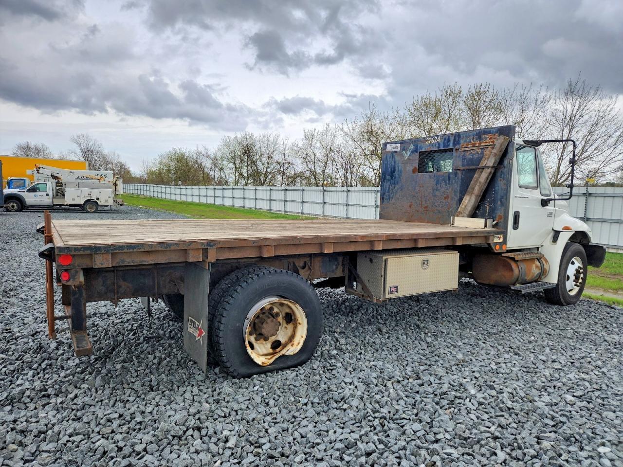 2006 International 4300 Flatbed Truck