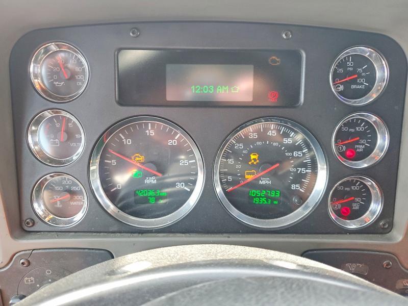 2012 Kenworth T700 Semi Truck