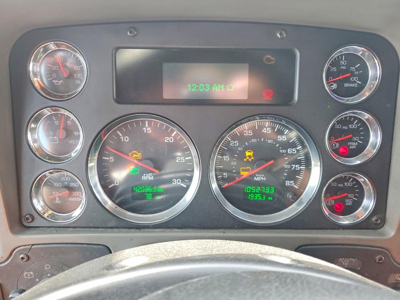 2012 Kenworth T700 Semi Truck