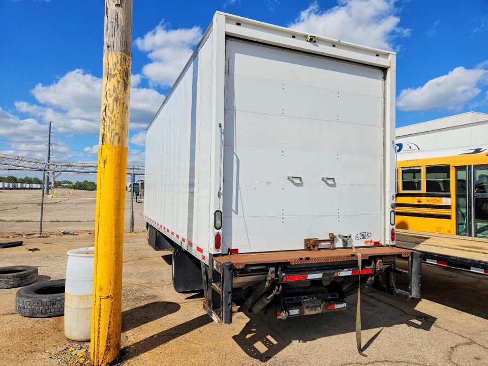 2017 Isuzu NRR BOX Truck