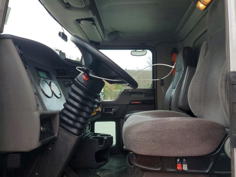 2013 Kenworth Construction T370