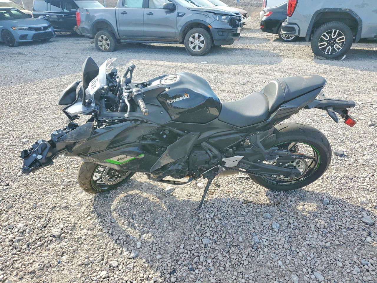 2025 Kawasaki EX650 R
