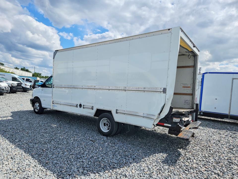 2022 GMC Savana BOX Truck